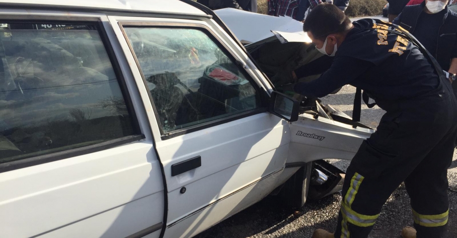 Muğla'da servis minibüsü ile otomobil çarpıştı: 6 yaralı