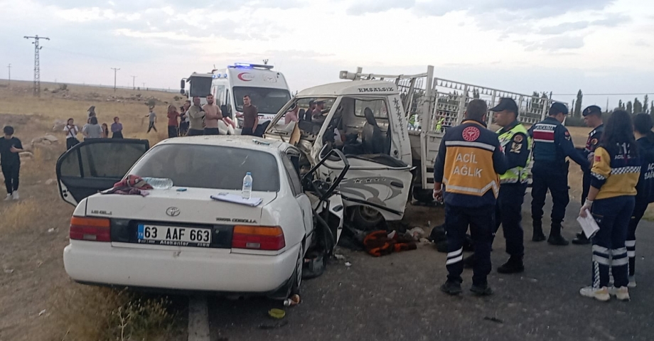 Niğde'de kamyonet ile otomobil çarpıştı: 1 ölü, 2 yaralı