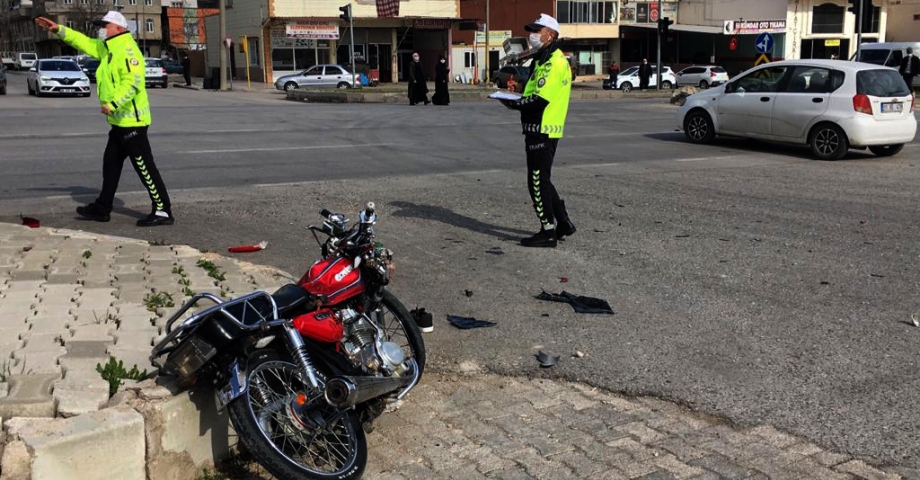 Nurdağı'nda hafif ticari araç ile motosiklet çarpıştı: 1 ölü, 1 yaralı