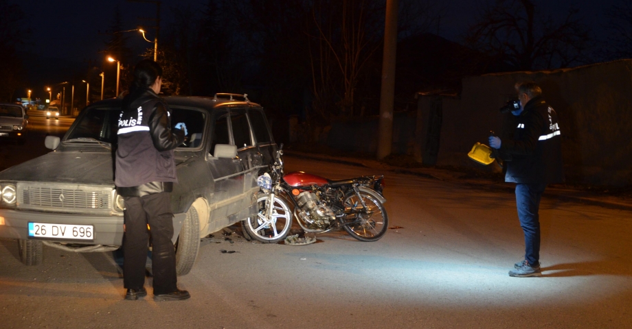 Otomobille çarpışan motosikletin sürücüsü yaralandı