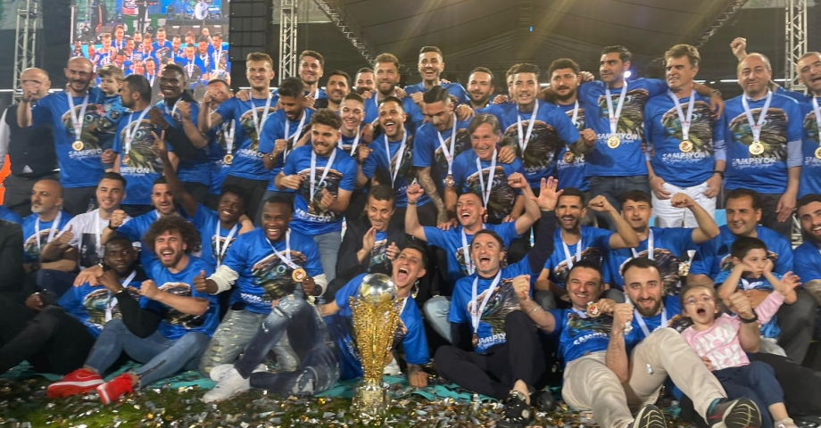 Rizespor 'Süper Lig'e Merhaba' töreni ile kupasını aldı