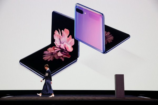 Samsung Yeni Telefonunu Tanıttı
