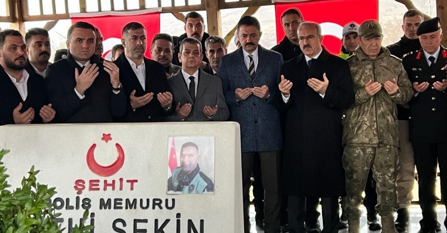 Şehit polis memuru Fethi Sekin, mezarı başında anıldı