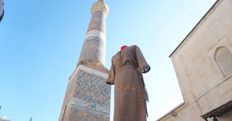 Siirt'te 894 yıllık tarihi camideki motifler, kıyafetlere işlendi