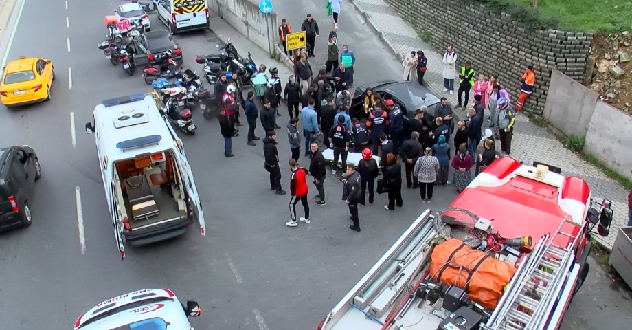 Şişli'de otomobilin çarptığı motosikletli yaralandı  