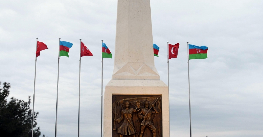 Tarihi Gelibolu Yarımadası'nda yapımı tamamlanan 'Azerbaycan Anıtı' törenle açıldı