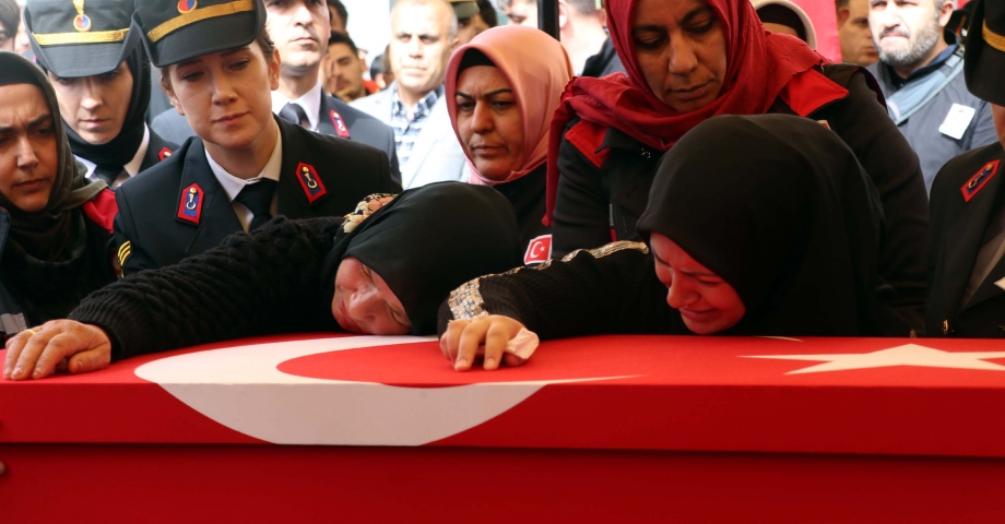 Teröristlerin aracını gasbedip, öldürdüğü veteriner son yolculuğuna uğurlandı