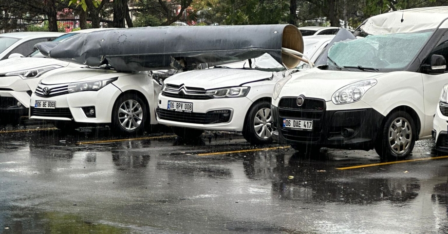 Üzerine savaş uçağının yakıt tankı düşen otomobil için hasar tespitine itiraz