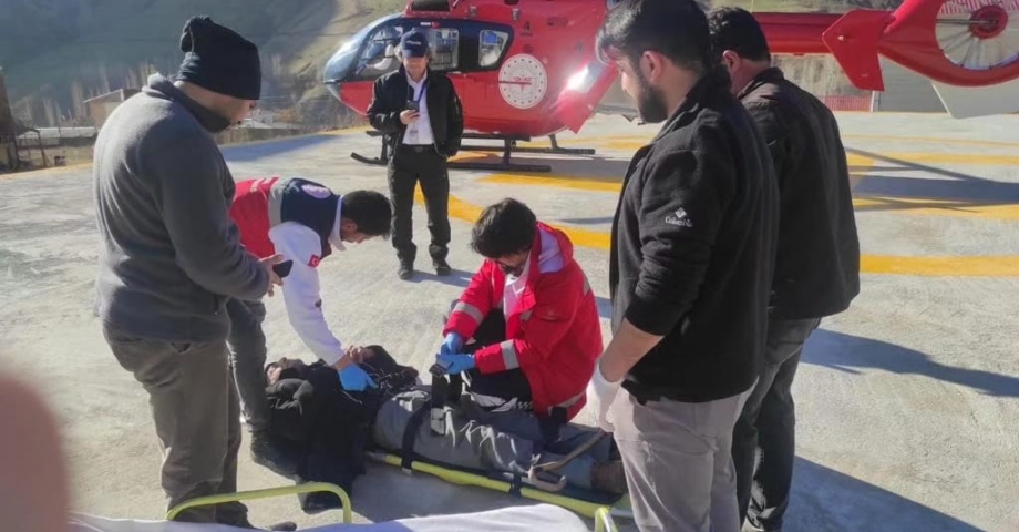 Van'da ambulans helikopter, göğüs hastaları için havalandı