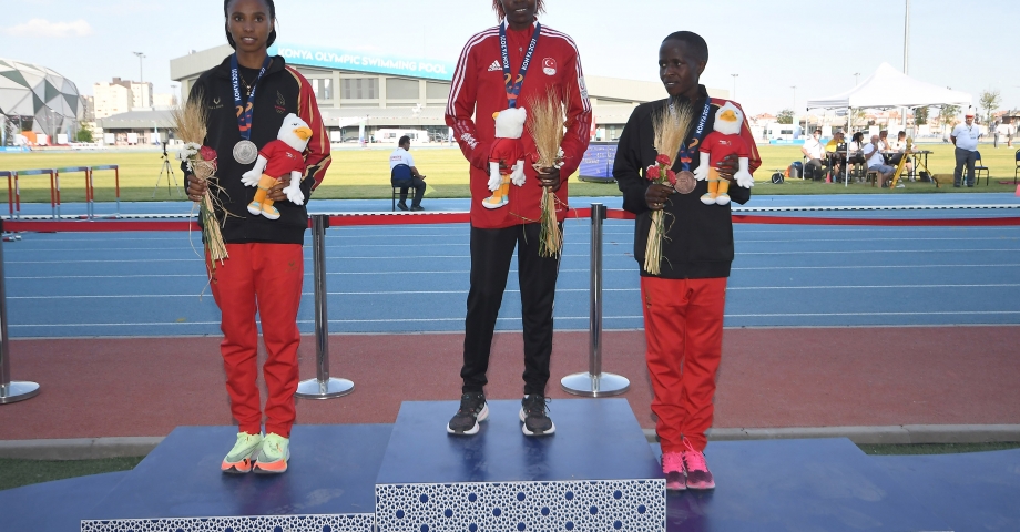 Yasemin Can, 10 bin metrede altın madalya kazandı 