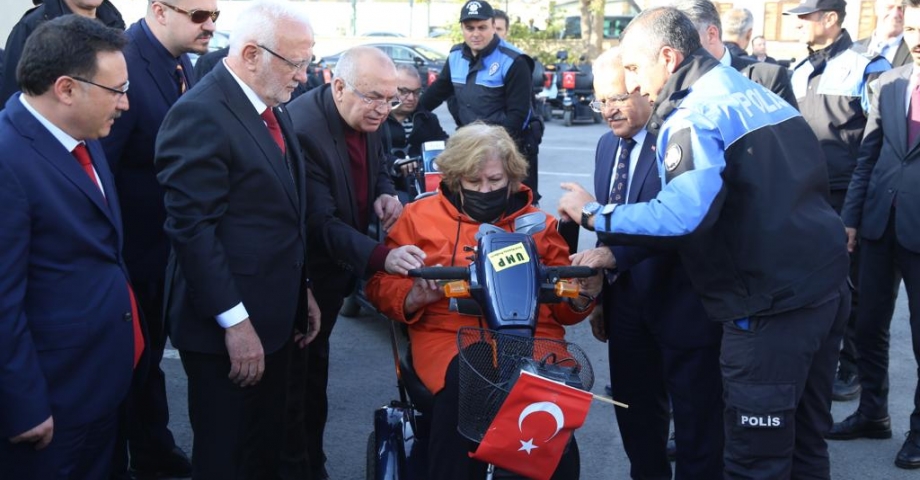 Yerli mobilya markası, Kayseri’de 150 engelliye akülü araç bağışladı 