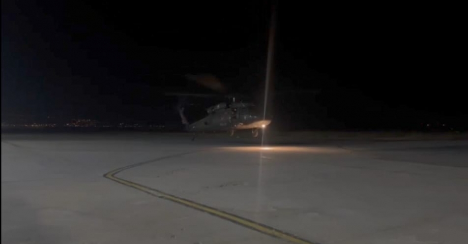 Yolu kapalı ilçede rahatsızlanan 2 hasta, emniyet helikopteri ile Van'a getirildi