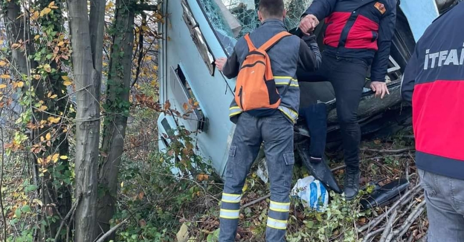 Zonguldak'ta öğrenci servisi tepeden yuvarlandı: 1 ölü, 18 yaralı