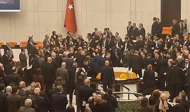 Meclis'te Kavga Çıktı