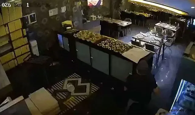 Adapazarı'ndaki Kebapçıda Asma Tavan Çökmesi