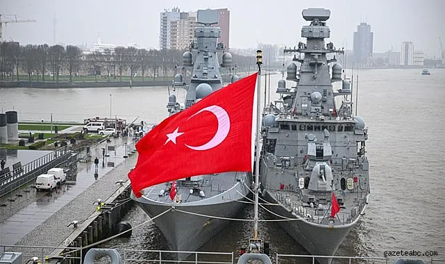NATO Tatbikatında TCG Anadolu Gösterisi