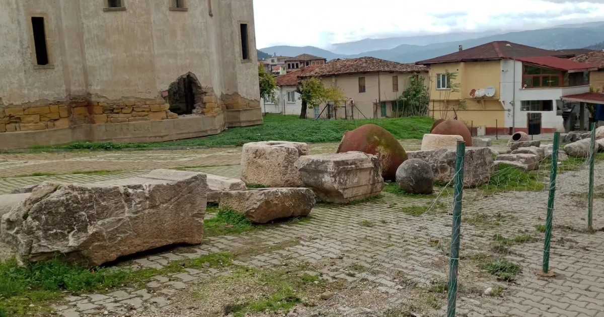 Bilecik’te 1800 yıllık küpler gün yüzüne çıktı