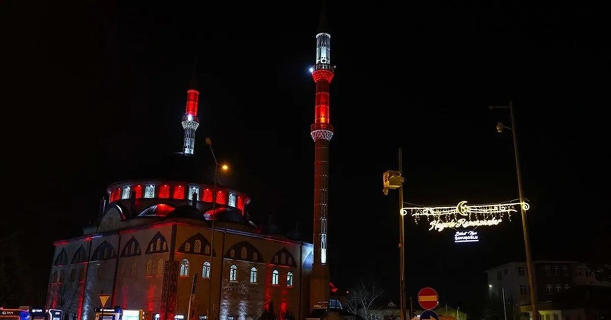 Denizli’de ramazan coşkusu ışıklarla taçlandı