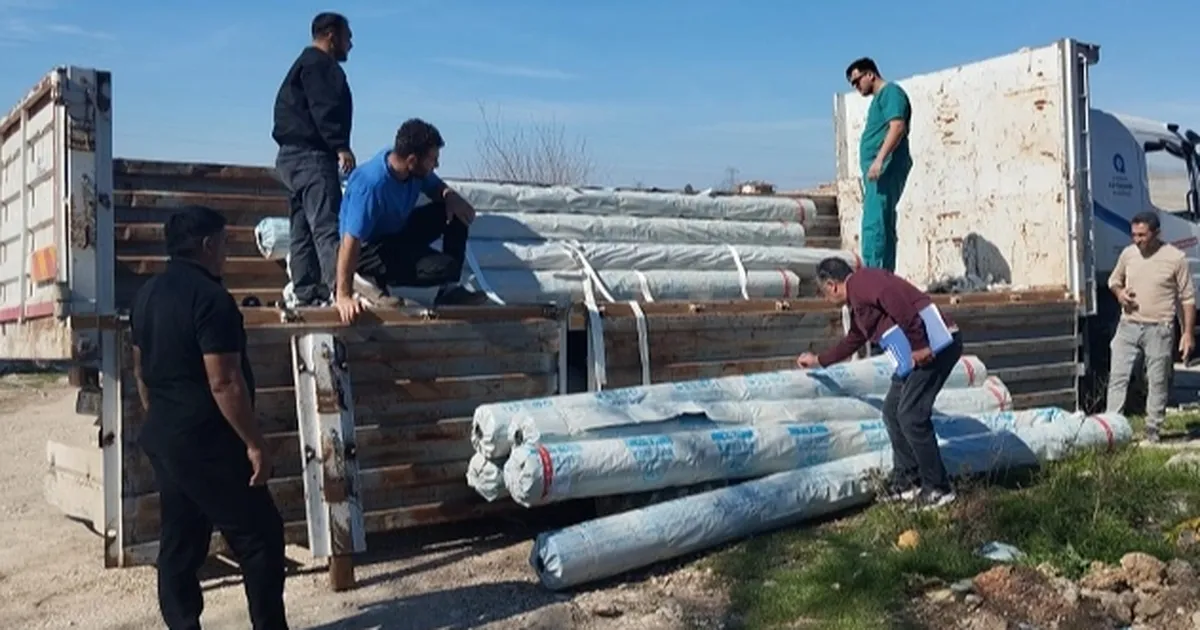 Antalya Büyükşehir'den üreticiye sera naylonu desteği