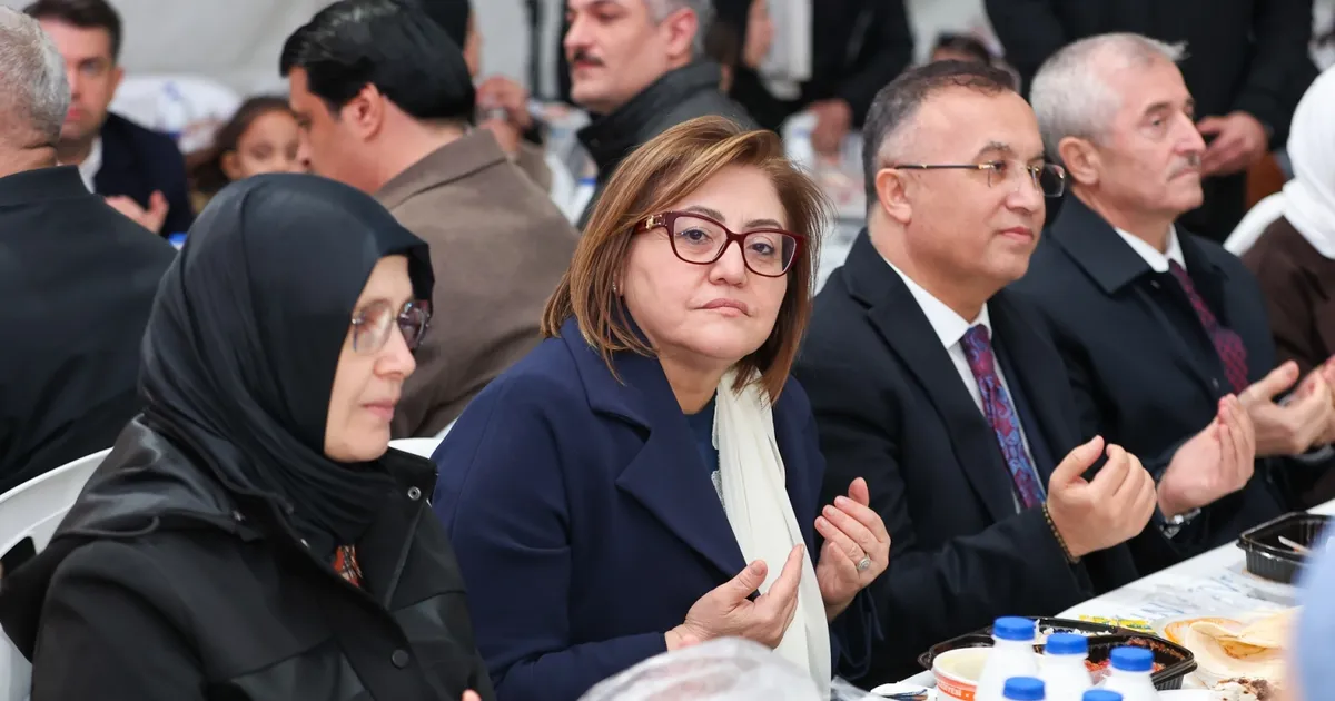 Gaziantep'ten Halep'te 10 bin kişilik iftar