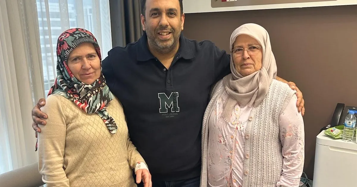 Çanakkaleli iki kız kardeş kanseri aynı gün Bursa'da yendi