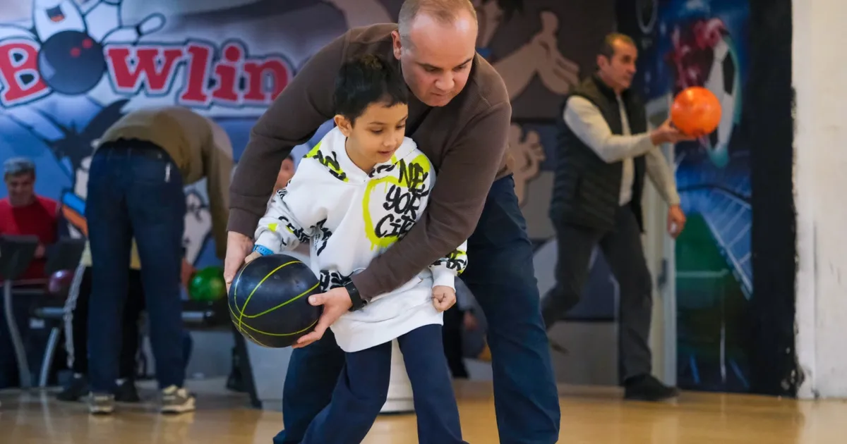 Kocaeli'nin Bilgievleri'nden baba-oğul bowling turnuvası