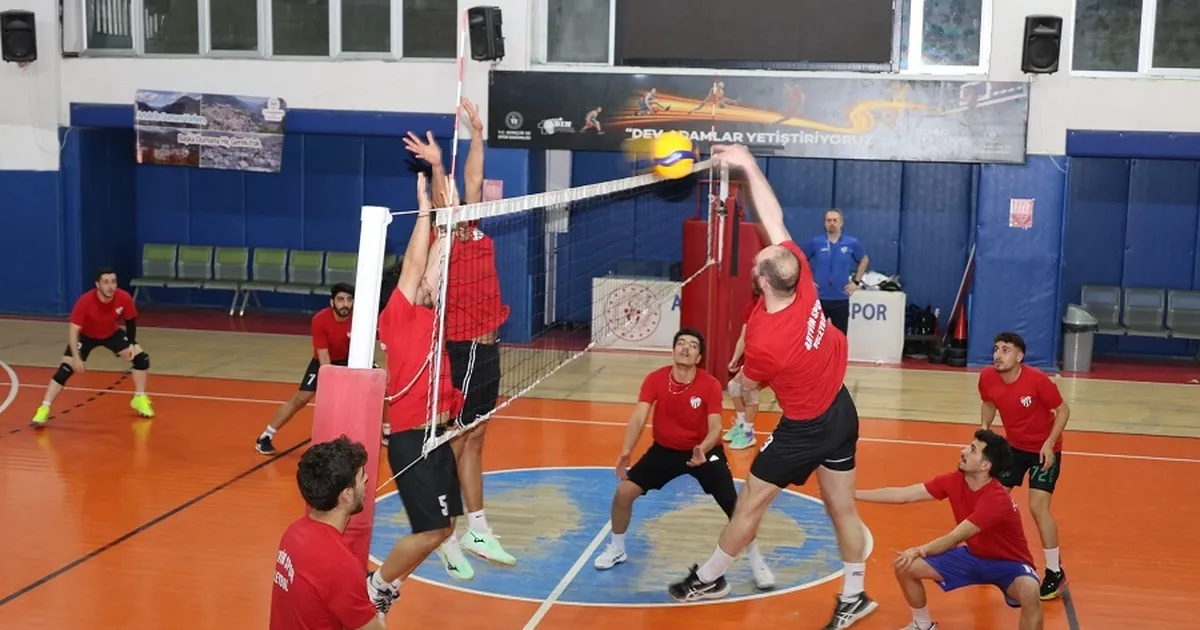 Artvinspor, kadın ve erkek bölgesel voleybol ligine hazırlanıyor