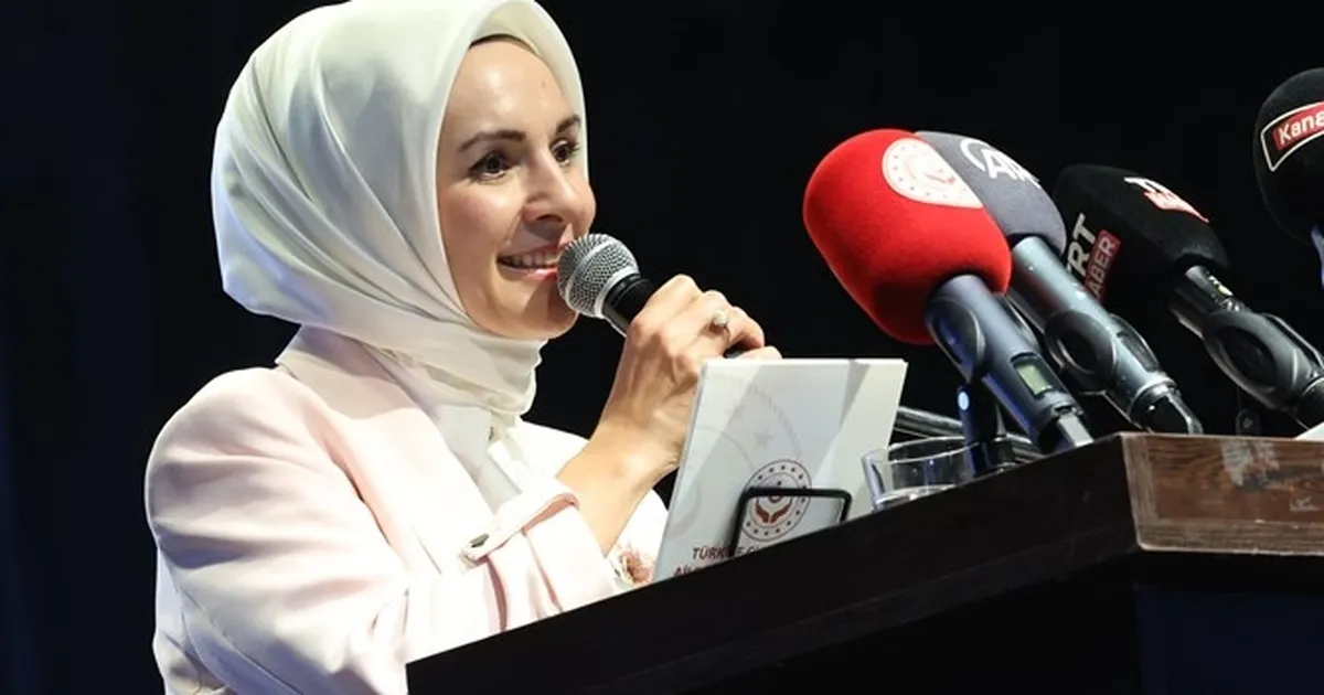 Bakan Göktaş'tan Budapeşte’de “Aile Odaklı Zirve”de önemli mesajlar