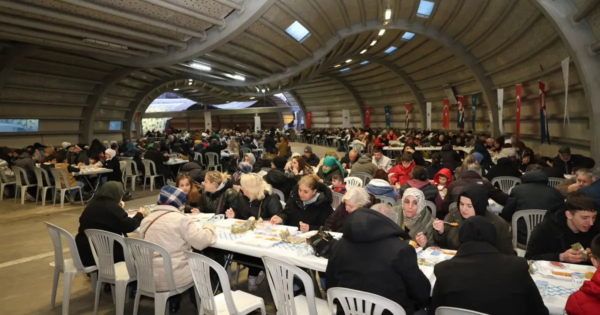 Bursa Osmangazi’de ramazan sofraları binlerce vatandaşı buluşturuyor