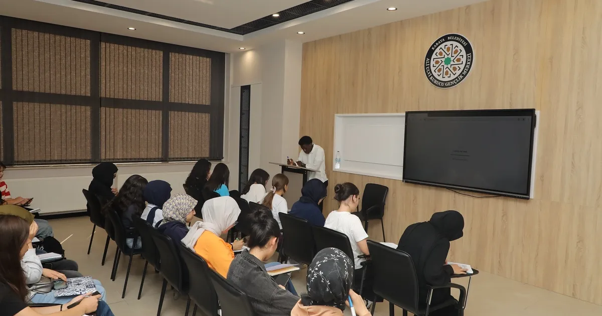 Konya Karatay'da gençlere 18 branşta eğitim fırsatı sunuyor