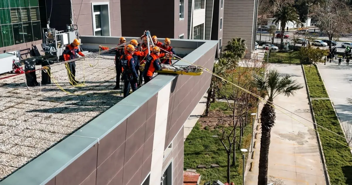 İzmir Adliyesi’nde nefes kesen bomba tatbikatı
