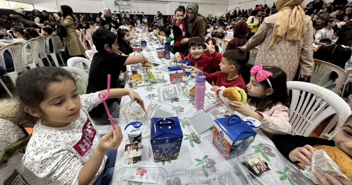 Belediyeden çocuklara özel tekne orucu iftarı