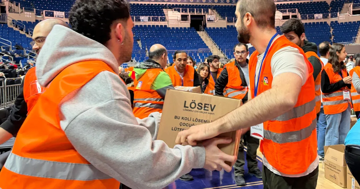 LÖSEV’den Türkiye genelinde Ramazan’da binlerce gıda paketi