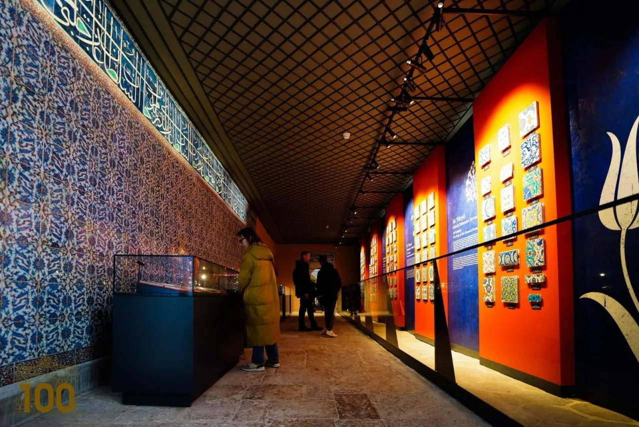 Topkapı Sarayı’ndaki Tarihi Mabeyn Yolu Çini Sanat Galerisi olarak açıldı