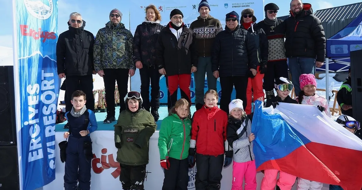 5'nci Diplomatik Kayak Yarışı nefesleri kesti