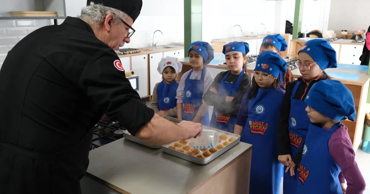 Bursa Yıldırım'da Ramazan tatlıları minik şeflerden