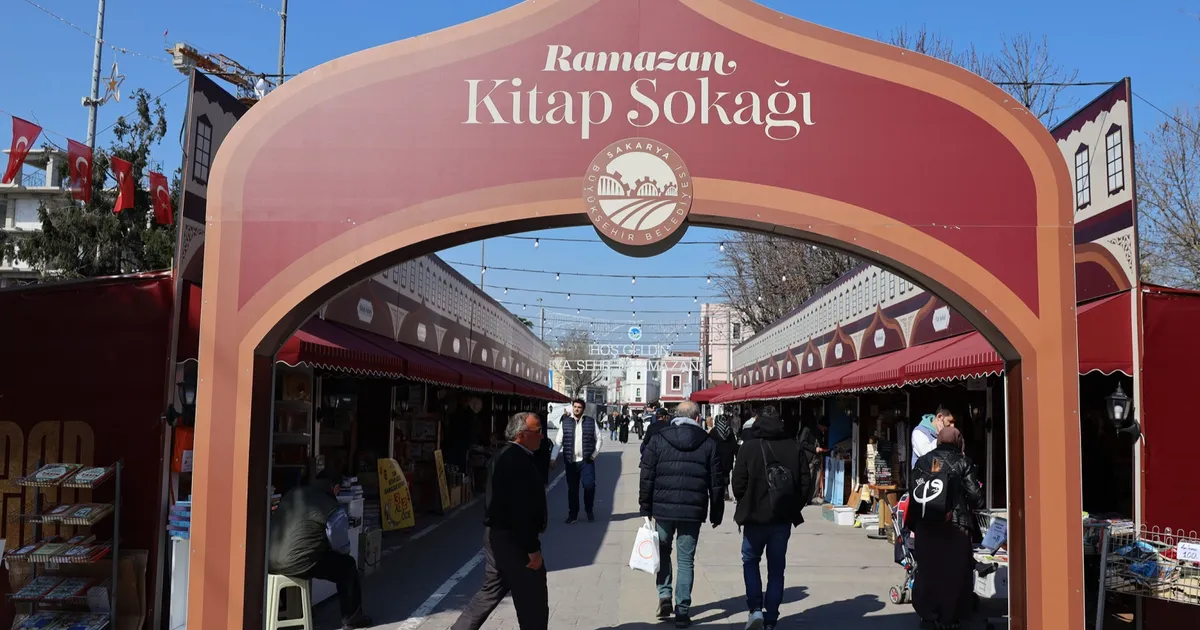 Sakarya'da Kitap Sokağı kitapseverlerin buluşma noktası oldu