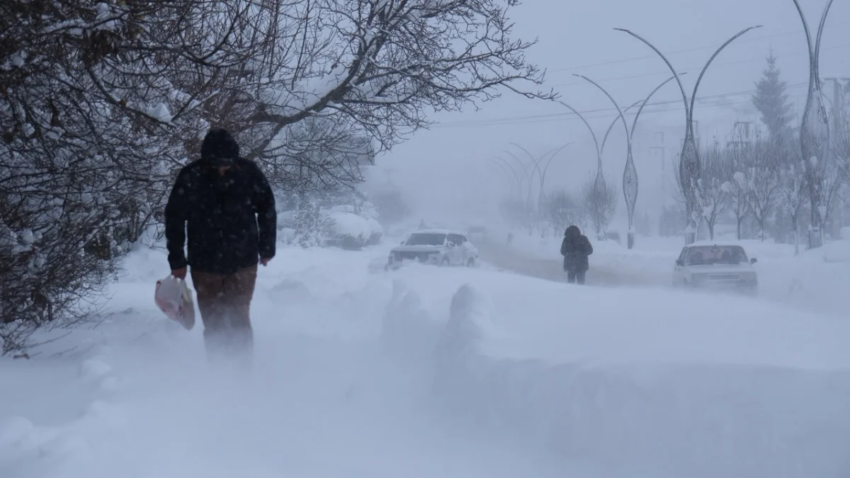 Kar yağışı 6 ilde ulaşımı aksattı