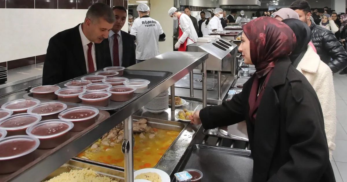 Ağrı'da Rektör Gülçin öğrencilerle buluştu