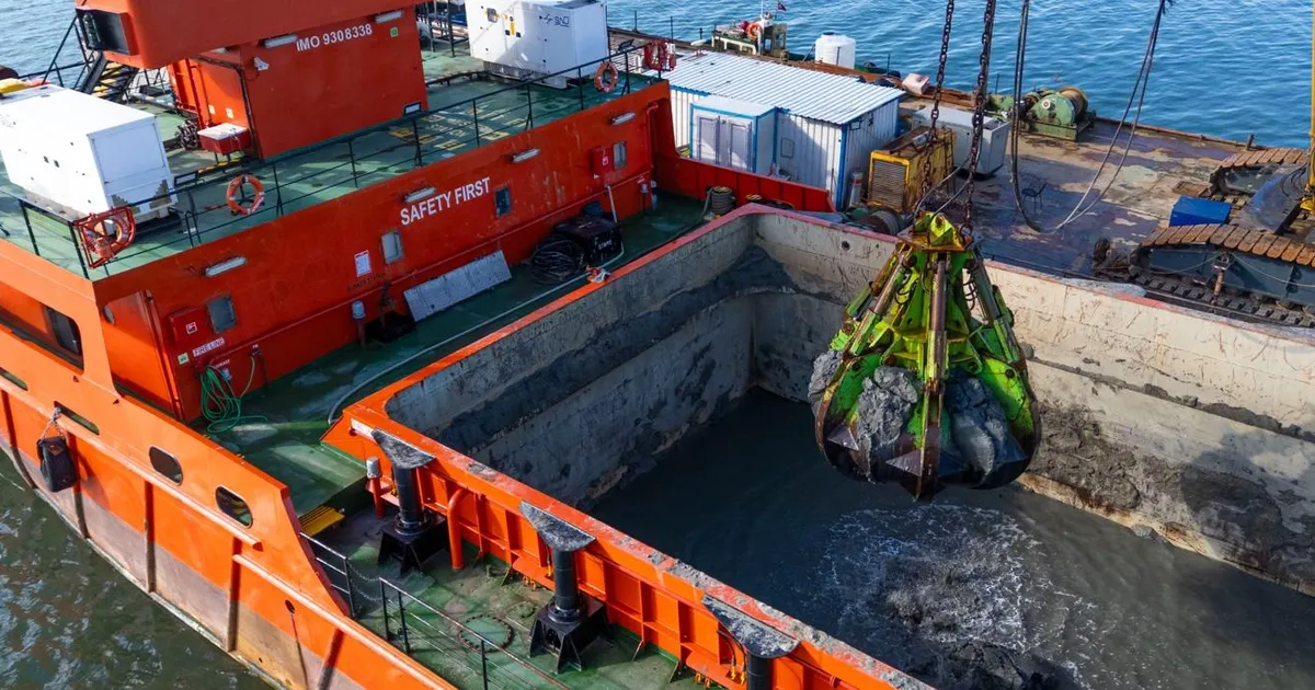 İzmir Körfezi'nden 1 milyon ton çamur çıkarıldı