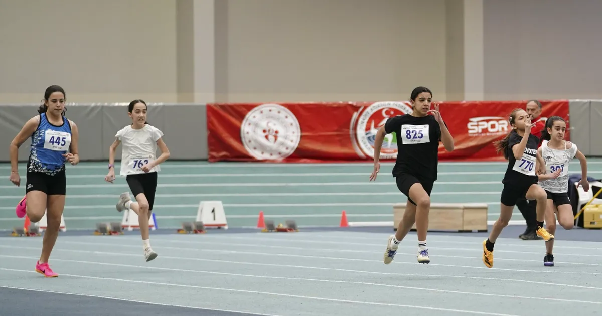 Bursa Büyükşehir Belediyesporlu atletler Türkiye Şampiyonası’nı 3 madalyayla tamamladı