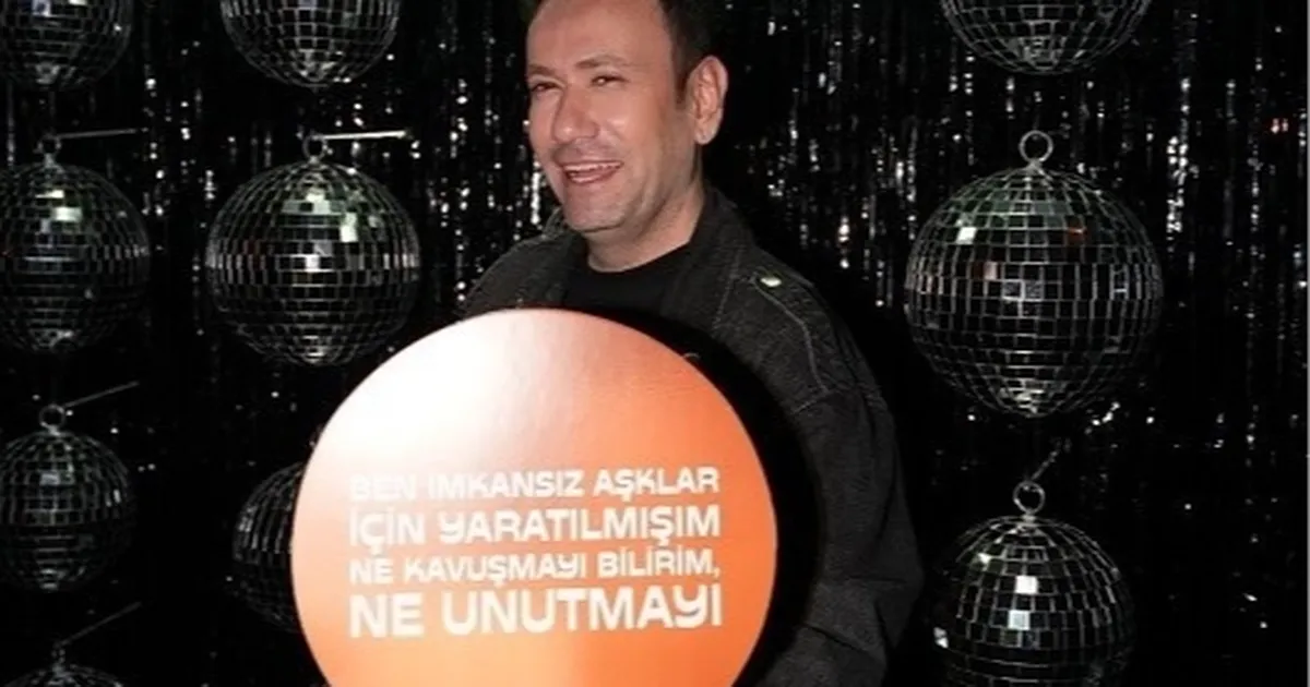 Özgür Aras yeni yaşını ünlülerle kutladı