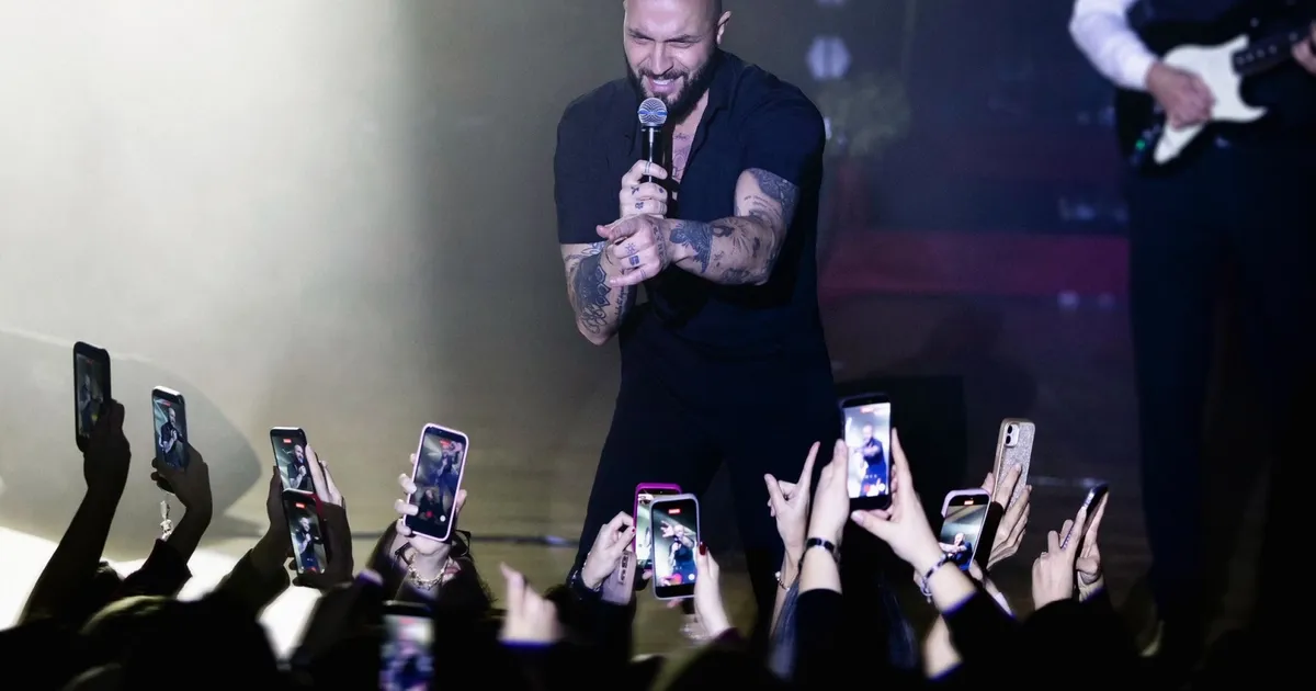 Berkay'dan sahnedeyken duygusal veda