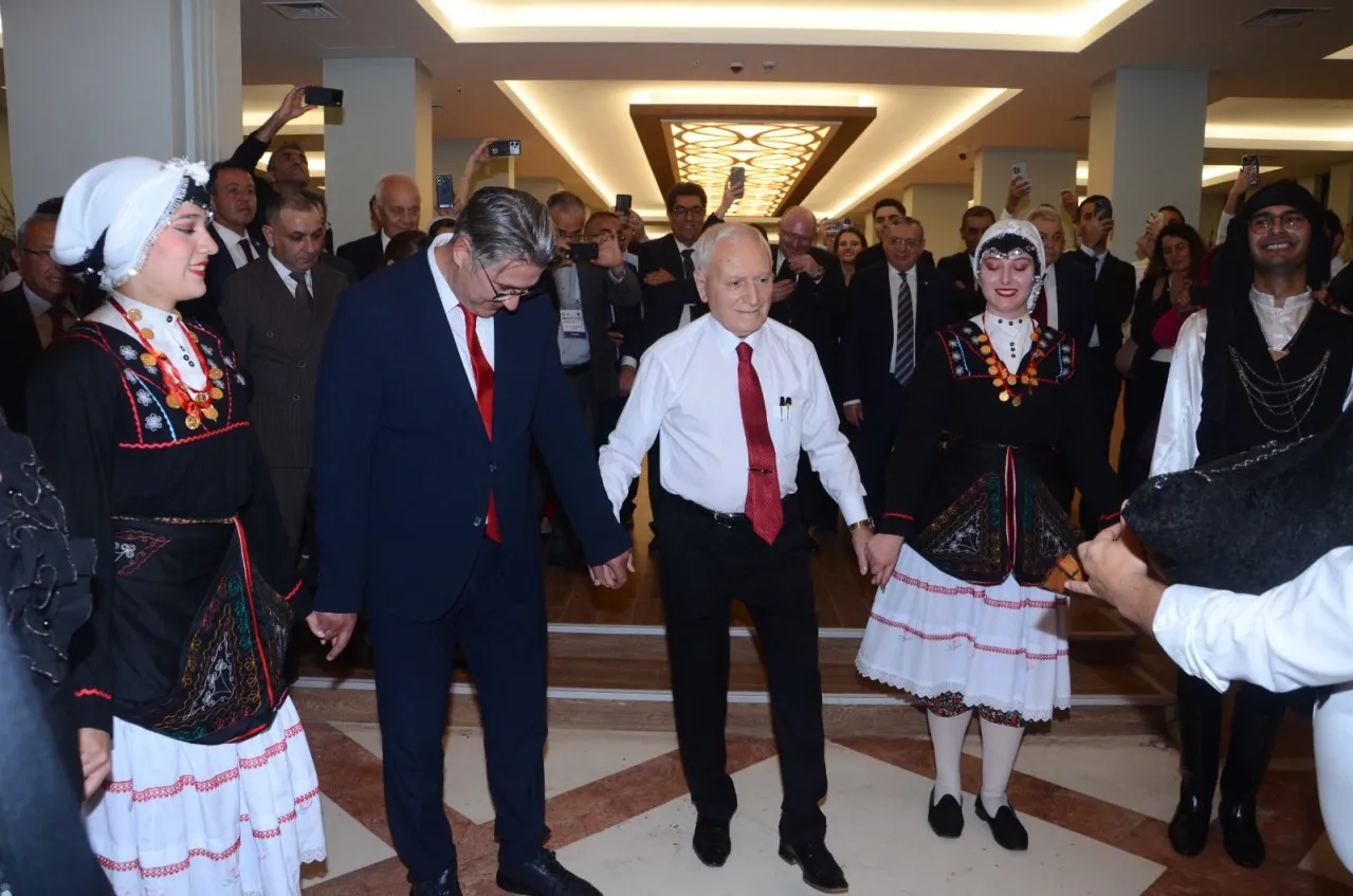 Haberal, organ naklinde dünyanın birincisi; horonda Karadeniz’in öncüsü