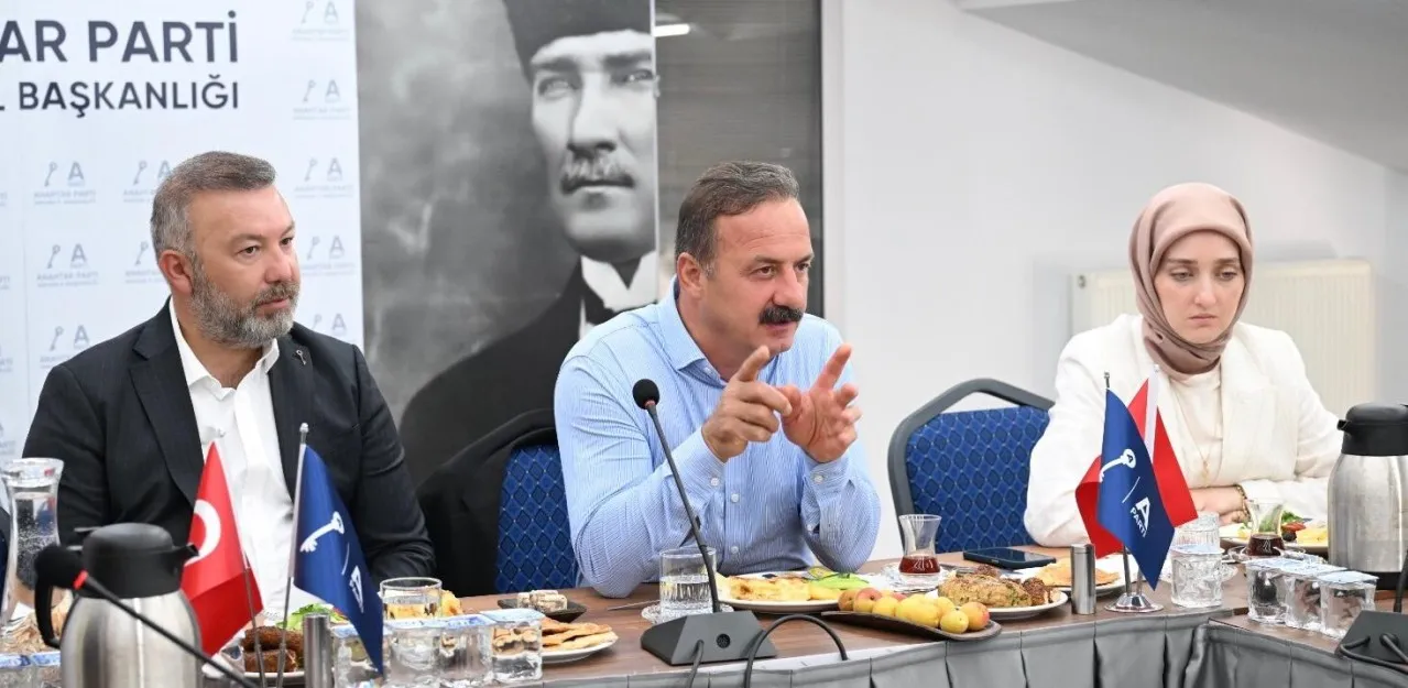 Yavuz Ağıralioğlu avukatlarla buluştu: Gündemde anayasa değişikliği vardı