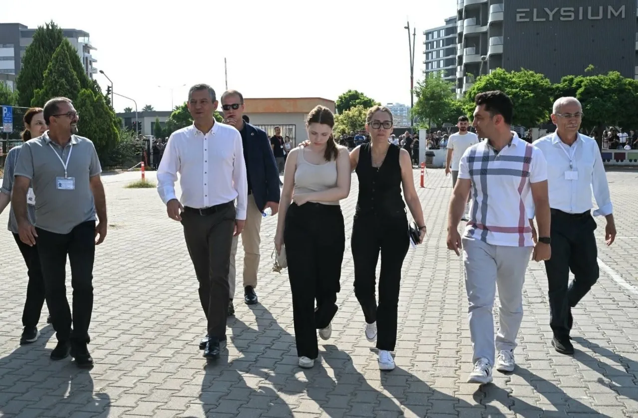 Özgür Özel, Ferdi Zeyrek'in kızını YKS'de yalnız bırakmadı