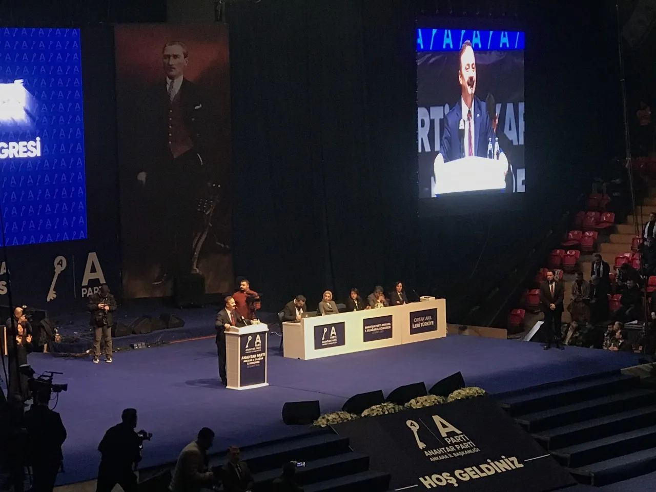 Yavuz Ağıralioğlu'ndan AK Parti Kongresine: Farklı salonlarda aynı şeyi söyleyeceksek bu memleket yönetilememiştir