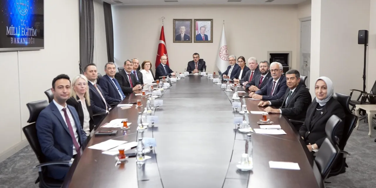 Bakan Tekin, Eğitim ve Öğretim Politikaları Kurulu üyeleriyle bir araya geldi