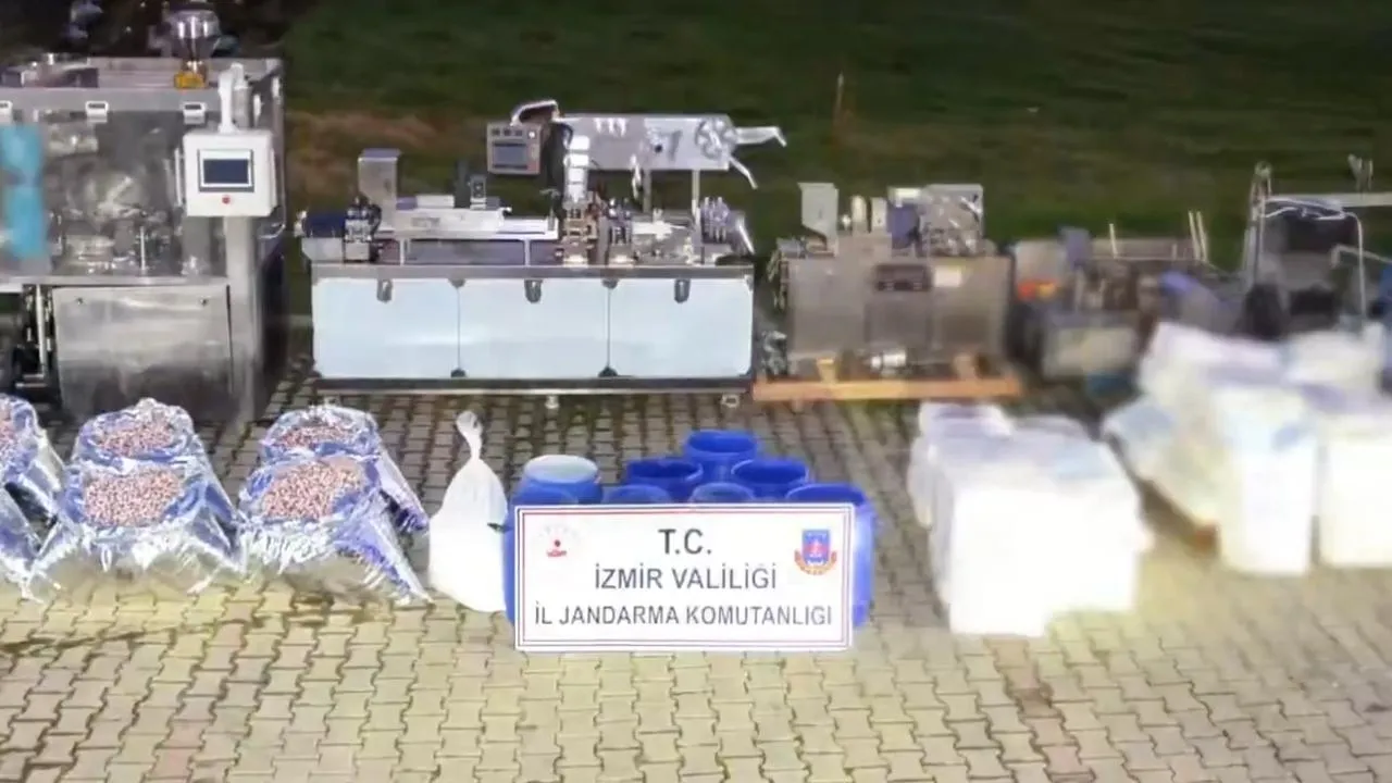 İzmir’de uyuşturucu operasyonu: 1,6 ton hap ham maddesi ele geçirildi