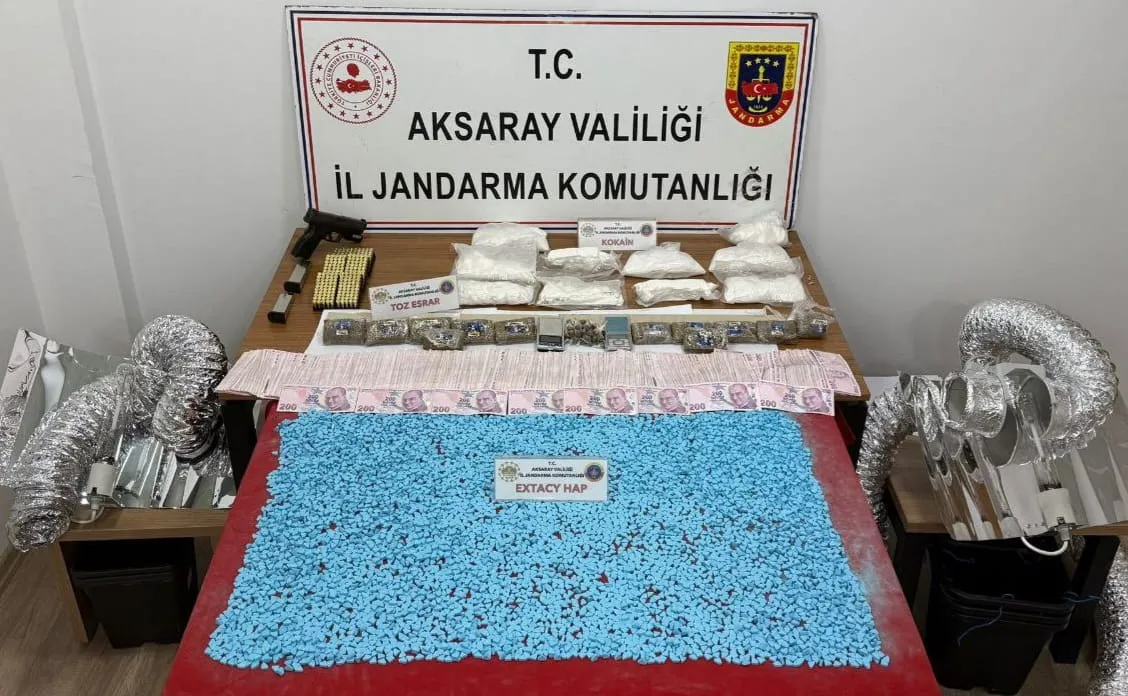 Aksaray’da uyuşturucu operasyonu: Kilolarca madde ele geçirildi, 2 şüpheli tutuklandı